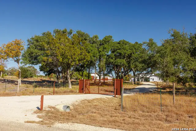 925 Clearwater Canyon, Bandera, TX 78003 - #2