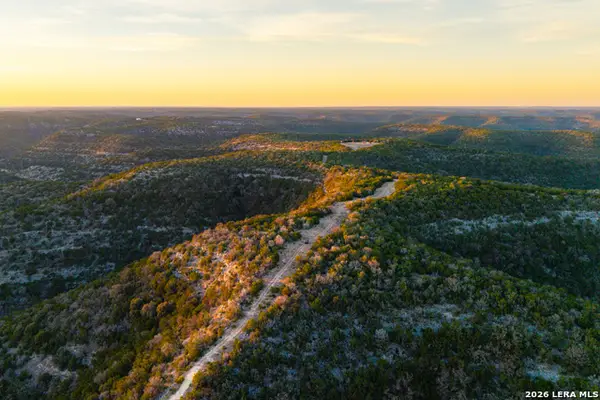 1030 Owl Hollow, Leakey, TX 78873