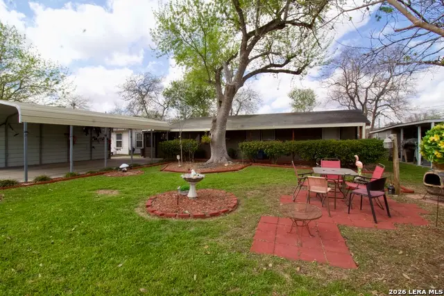 1013 E Hutchinson, Beeville, TX 78102 - #2