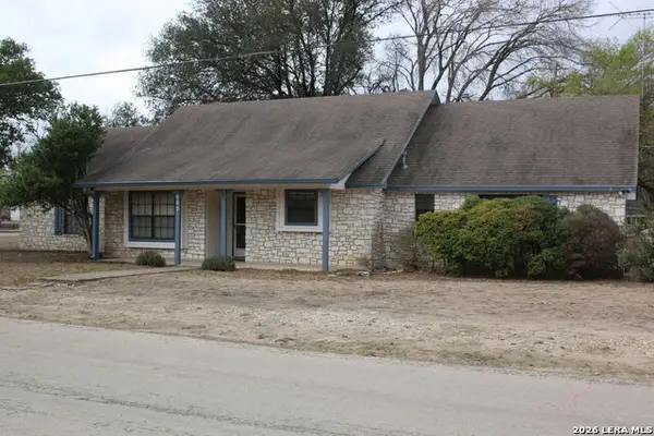 802 Athens, Castroville, TX 78009