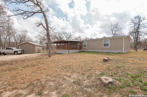 213 Oak View, La Vernia, TX 78121