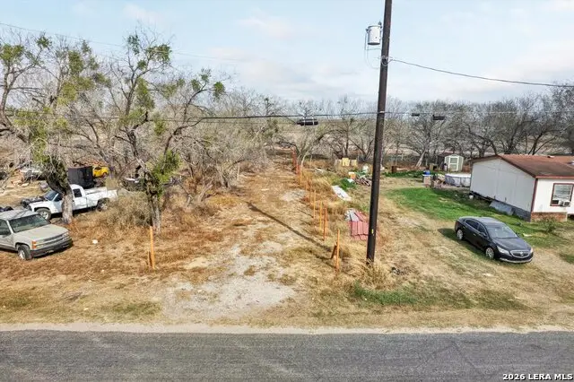 18962 Lagloria Rd, Elmendorf, TX 78112 - #2