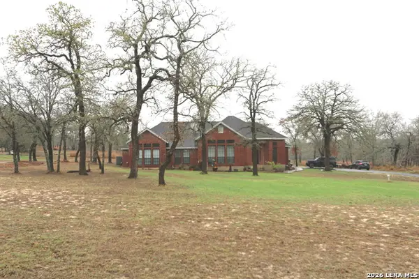 124 Rosewood Dr, La Vernia, TX 78121