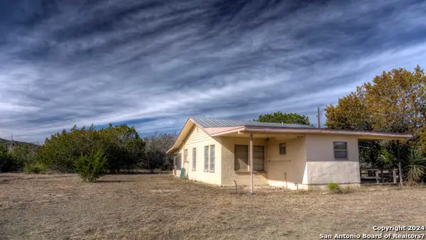 22 Squirrel Bend, Uvalde, TX 78801