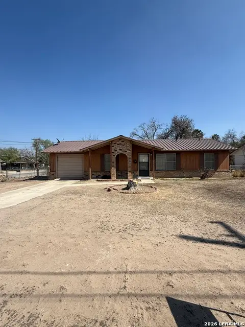 707 N 13th, Carrizo Springs, TX 78834