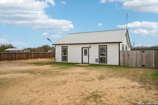 325 Las Palomas, Lytle, TX 78052