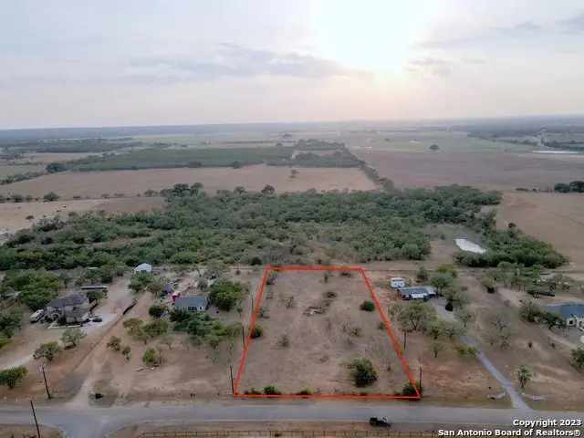 140 S View Dr, Lytle, TX 78052 - #1