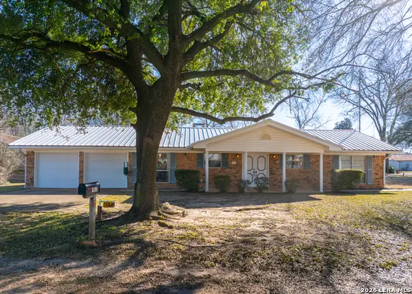 102 Jackson, Joaquin, TX 75954