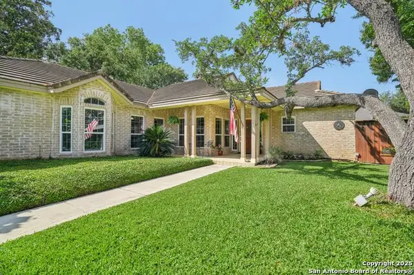 11 Granburg Cir, San Antonio, TX 78218