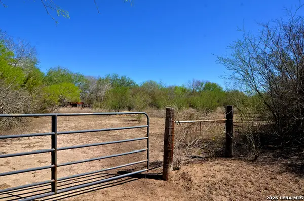 4972 County Road 324, Beeville, TX 78102