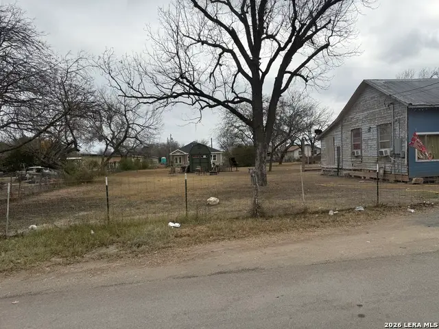 817 W Cargile, Uvalde, TX 78801 - #2