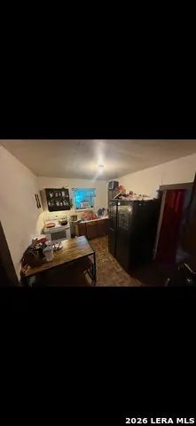 817 W Cargile, Uvalde, TX 78801 - #3