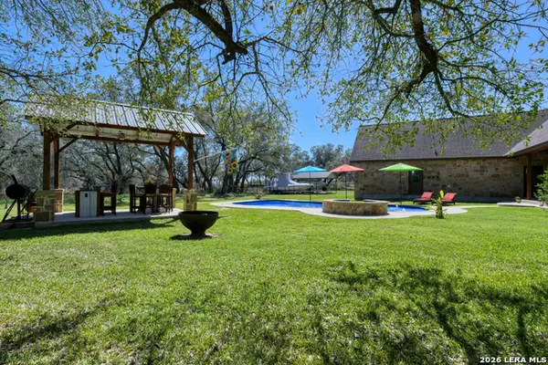 204 Fawn, Floresville, TX 78114