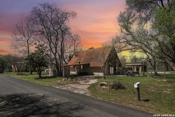 122 Nueces, Seguin, TX 78155