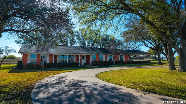 25 Labus Ln, Floresville, TX 78114 - #1