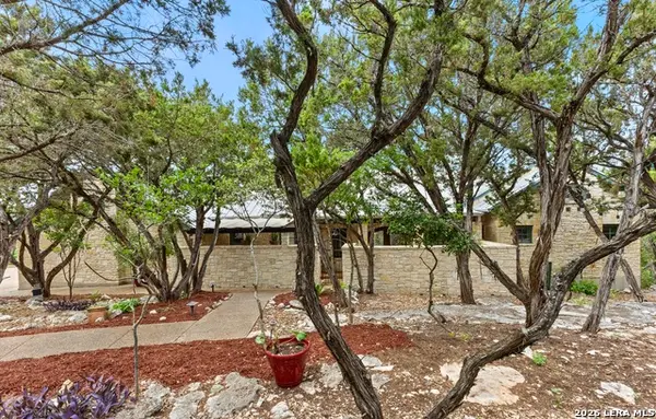 15529 Escarpment Oak, Helotes, TX 78023