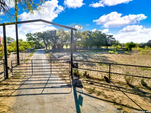 386 County Road 763, Devine, TX 78016 - #2