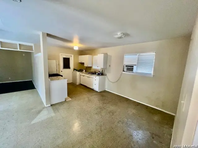 325 W Lindbergh, Universal City, TX 78148 - #3