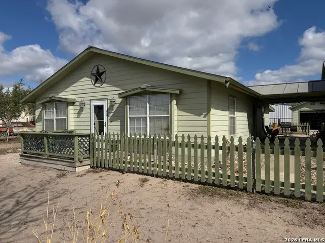 104 Jonathan St, Three Rivers, TX 78071 - #1