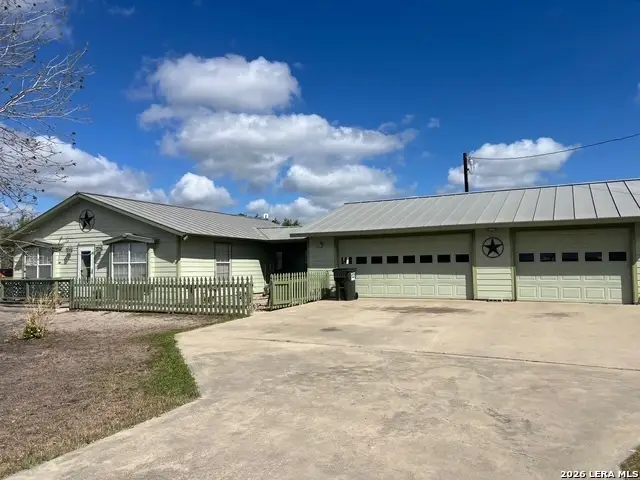 104 Jonathan St, Three Rivers, TX 78071 - #2