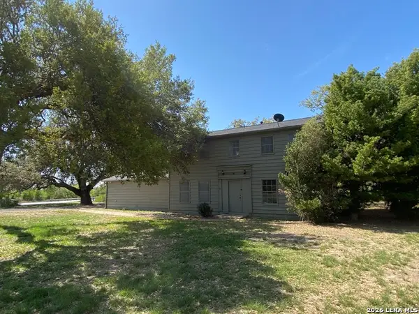 300 Avenue M, Hondo, TX 78861