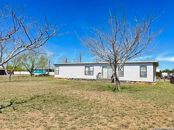 155 Nicks, Comfort, TX 78013