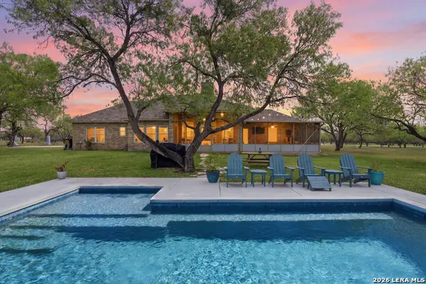 105 Old Campbell Rd, Seguin, TX 78155