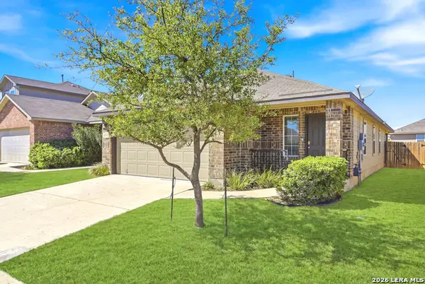 216 E Middle Green Loop, Floresville, TX 78114