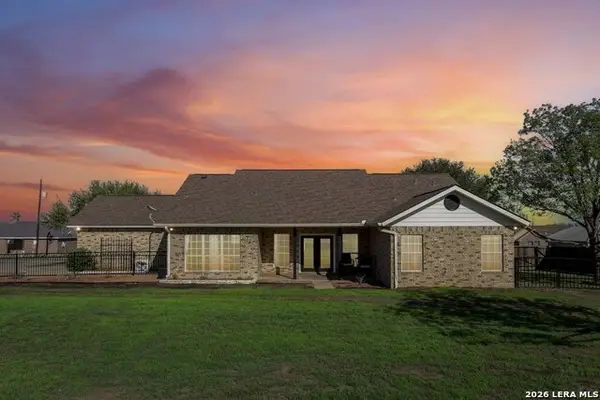 825 Chambord, Falls City, TX 78113