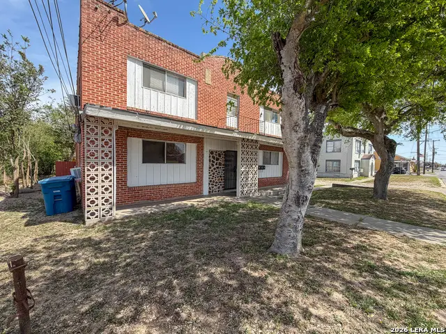 704 N Washington St, Beeville, TX 78102 - #3