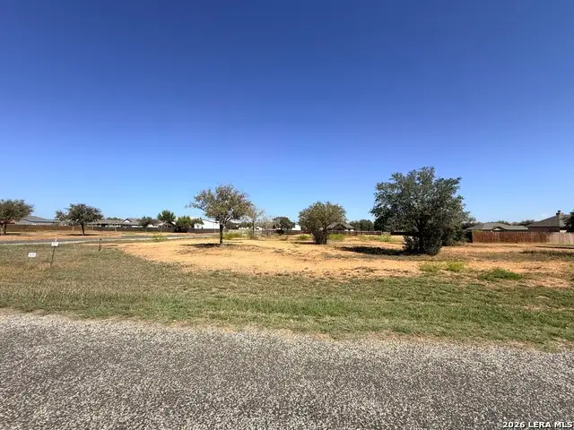 160 W Medium Meadow, Lytle, TX 78052 - #2