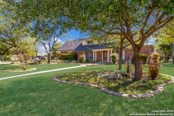 102 Gaiety Ln, Kirby, TX 78219