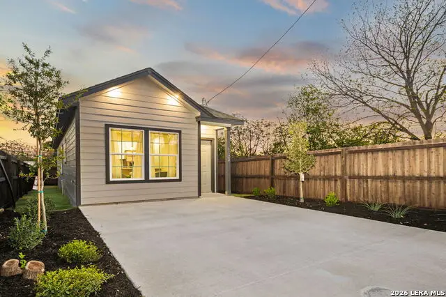 1122 Elvira St, San Antonio, TX 78207 - #3