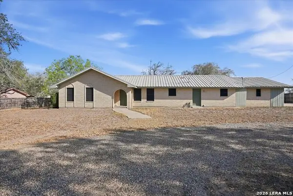 1309 Burleson St., George West, TX 78022