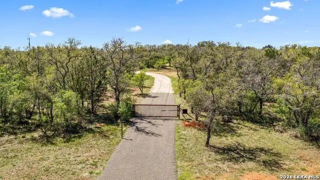 434 W Turner Ct, Johnson City, TX 78636 - #2
