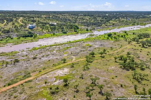 620 Rio Vista Rd, Johnson City, TX 78636