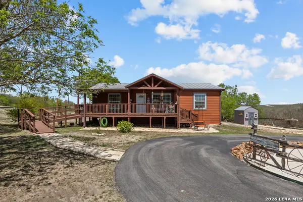 960 County Road 4511, Hondo, TX 78861