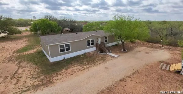 108 County Road 2638, Devine, TX 78016