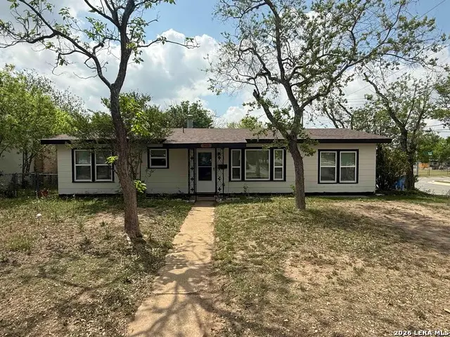 903 E Walnut, Seguin, TX 78155 - #2