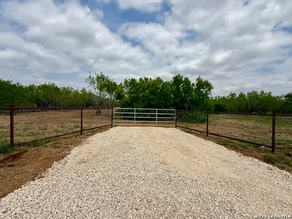 2315 County Road 332, Charlotte, TX 78011