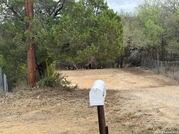 1456 Songbird, Canyon Lake, TX 78133