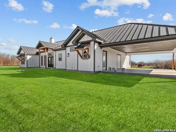 465 W Wetz Road, Marion, TX 78124