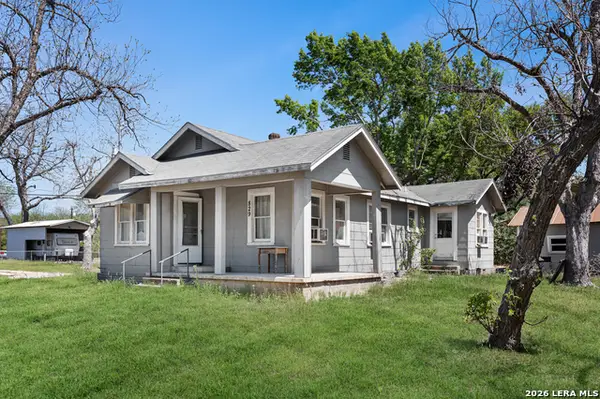 829 N Goodrich, Seguin, TX 78155