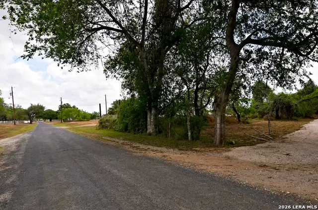 101 Alfredo, Floresville, TX 78114 - #2