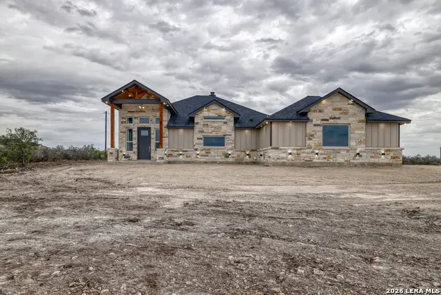 22 Greystone Hills Circle, Uvalde, TX 78801 - #3