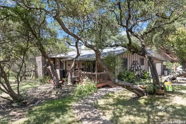 1588 Westview Court, Canyon Lake, TX 78133