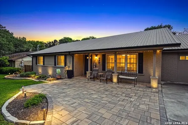 877 Twin Oaks, New Braunfels, TX 78130