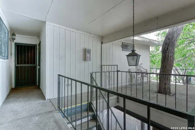 215 W Mistletoe #E, San Antonio, TX 78212 - #3