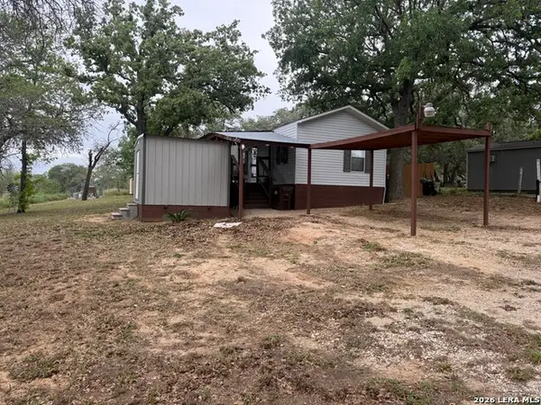 240 Creekside, Floresville, TX 78114