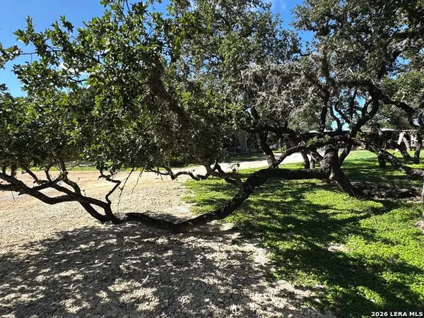 475 Stoney Hill, Pipe Creek, TX 78063